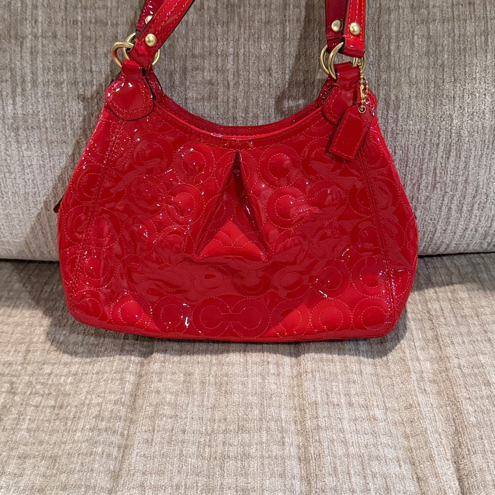 Coach Gramery patent leather and boss signature C Red shoulder bag 6 x 9 - Picture 8 of 14